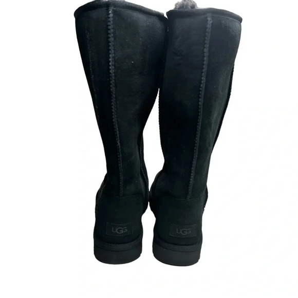 NWT UGG Women's Classic II Genuine Shearling Lined Boot in Black.  Sz: 10 - Picture 5 of 10